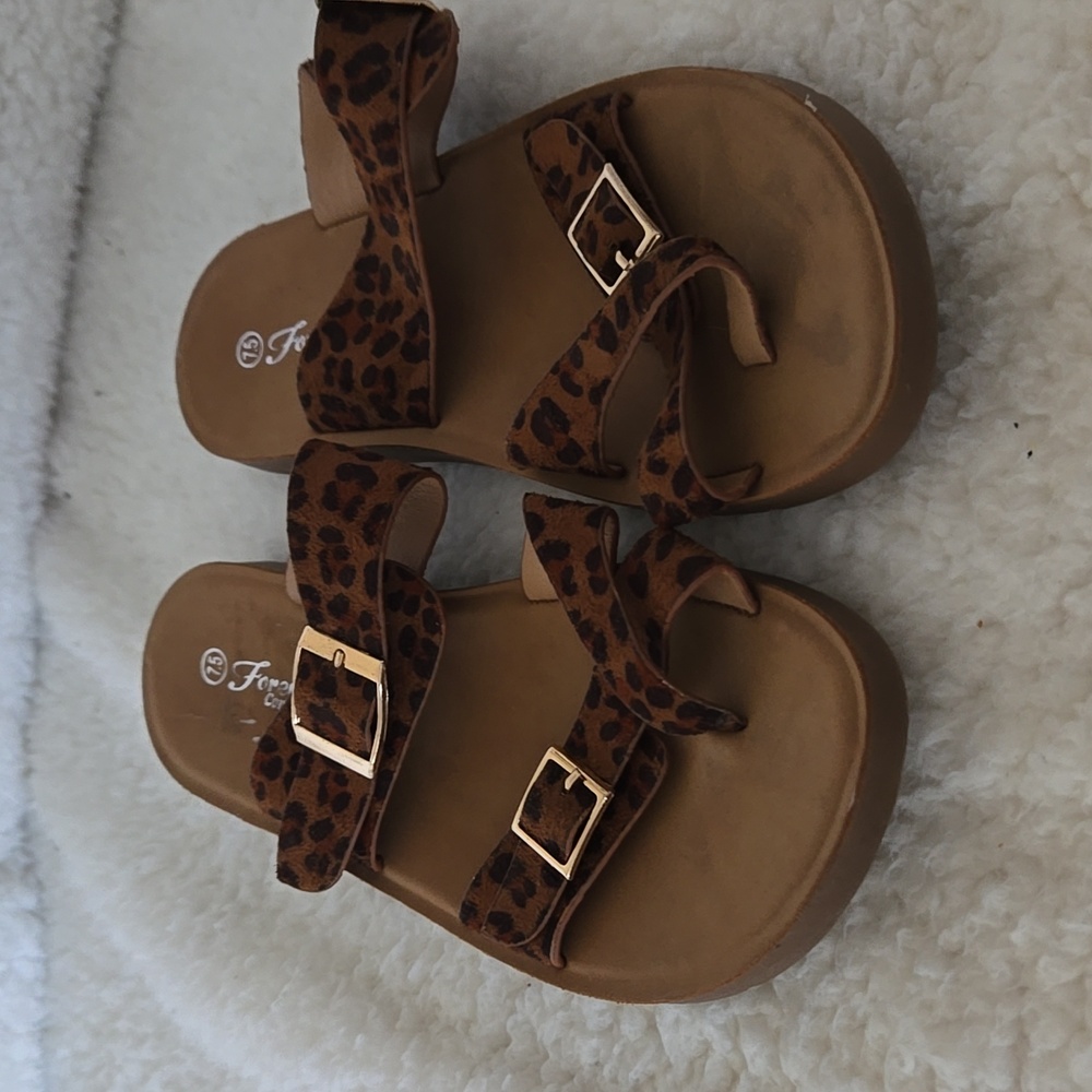 Forever Comfort Strappy Flat Sandals-Size7.5 - Picture 2 of 8